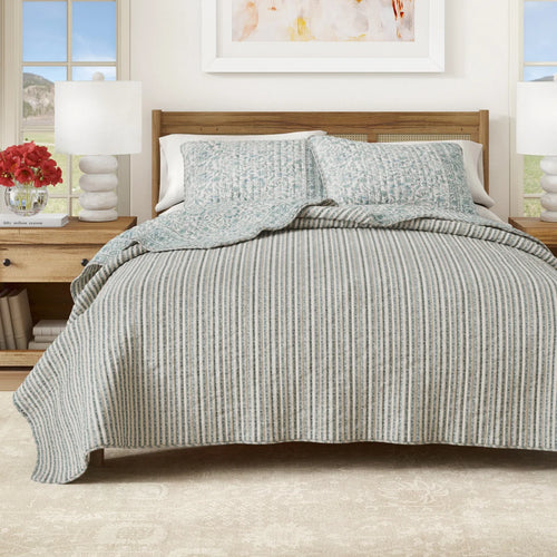 Blue Border Floral Quilt Set With Shams