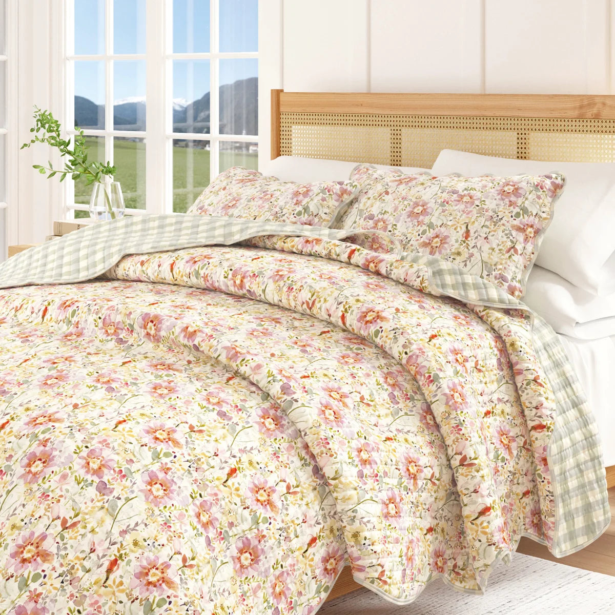 Floral Bloom Scalloped Quilt Set