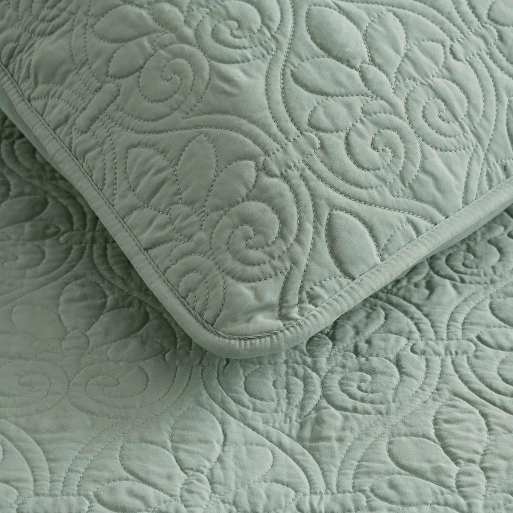 Quebec Reversible Bedspread Set